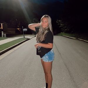 Meet your Posher, Ava